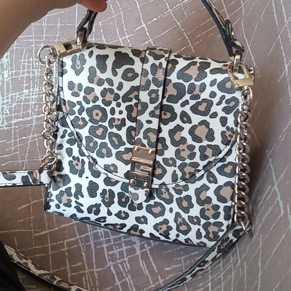 Guess purse - Picture 2 of 2
